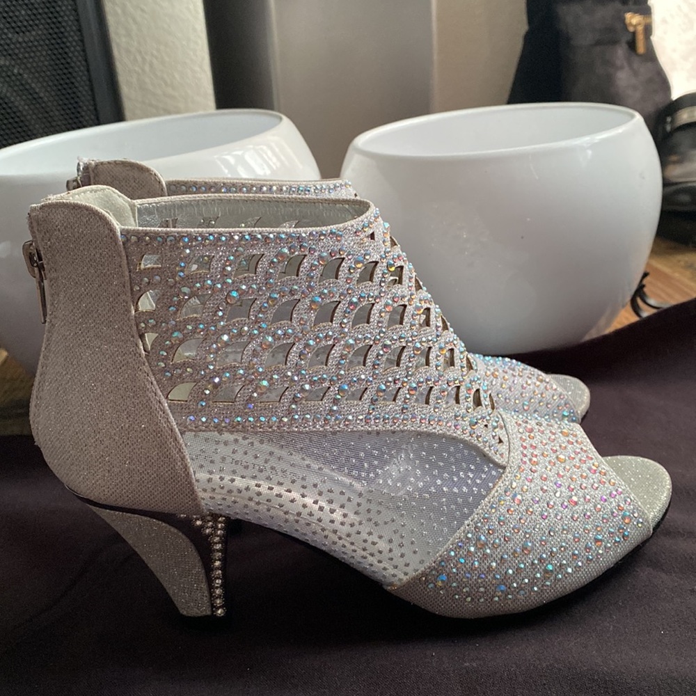 Pierre Dumas silver pee toe shoes - Picture 4 of 12